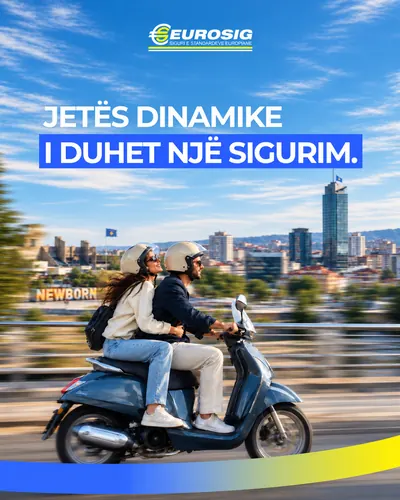 Jetës dinamike i duhet një sigurim. Një çift me skuter në Prishtinë.